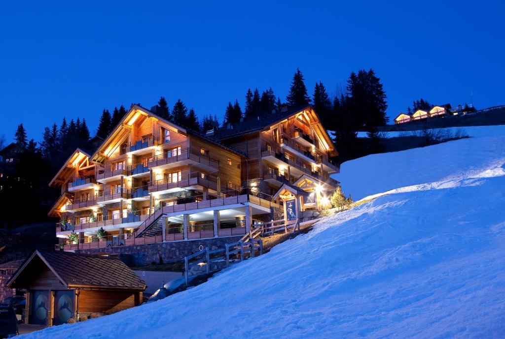 Hotel L'Helios เมรีเบล ภายนอก รูปภาพ
