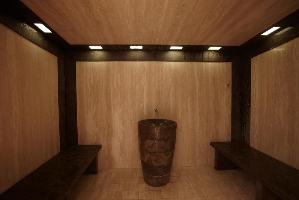 Hotel L'Helios เมรีเบล ภายนอก รูปภาพ